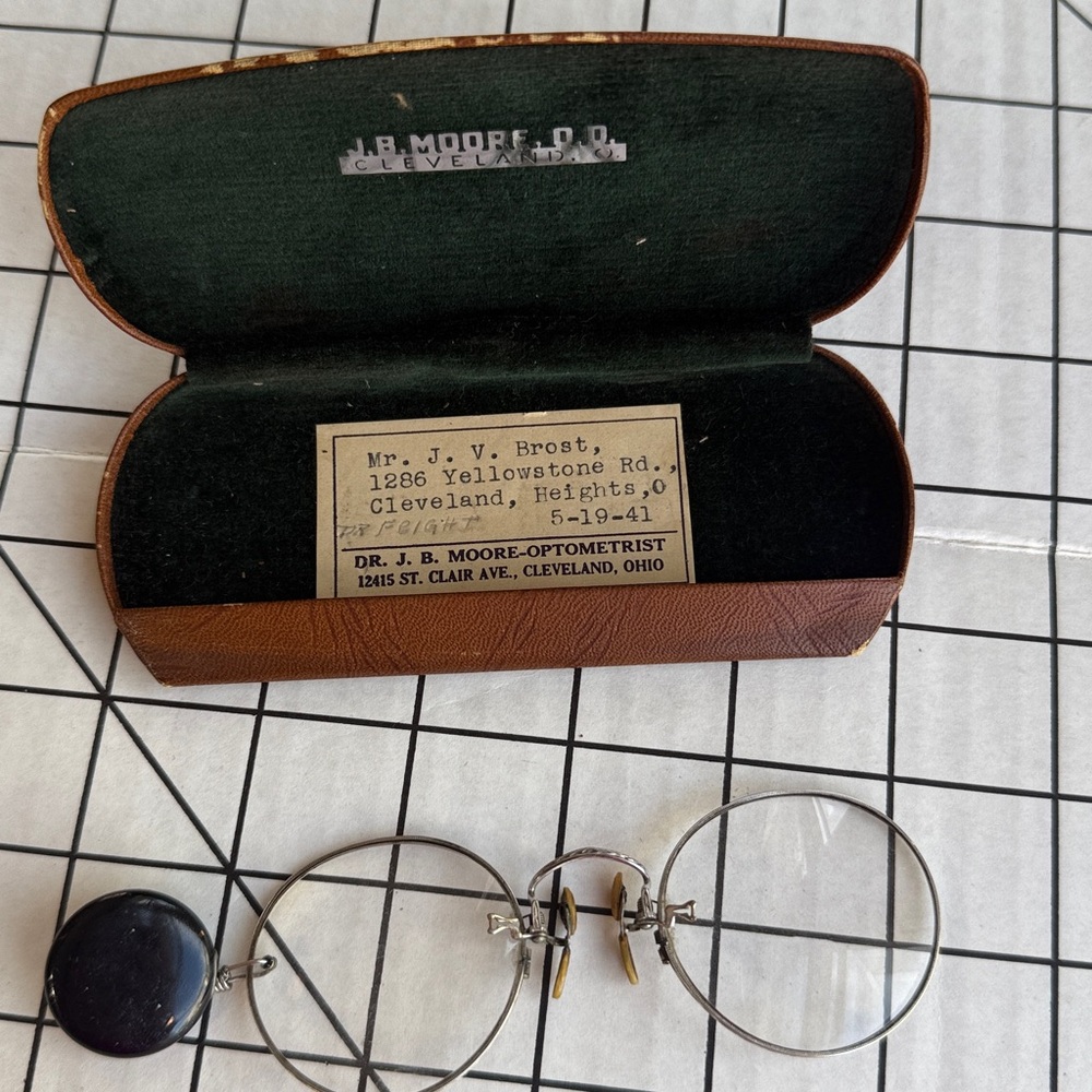Antique Rimless Pince Nez Eyeglasses Shuron w Pin-Mounted Holder Medallion 1941